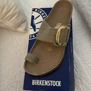 NWT Birkenstock Big Buckle sandal